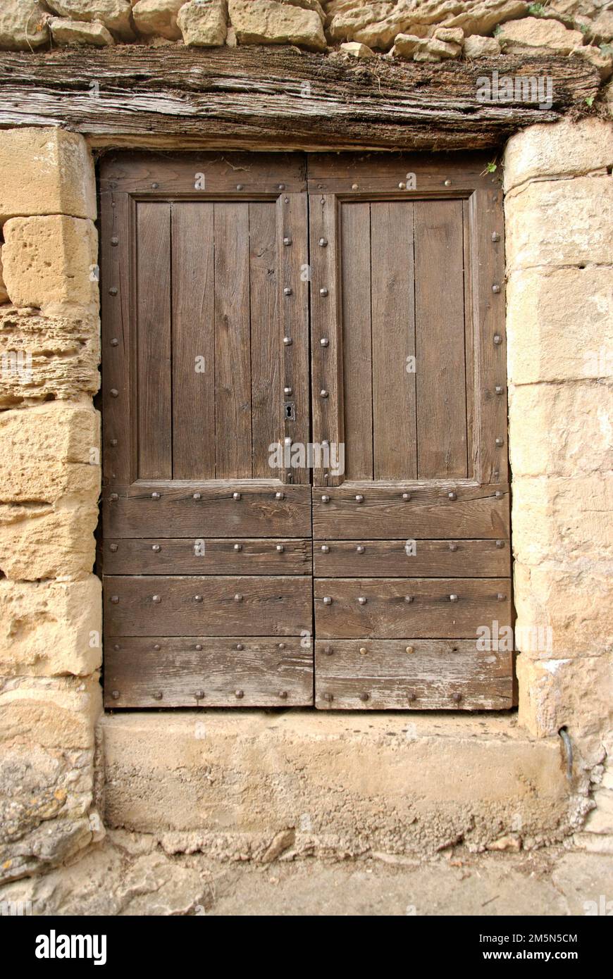 Anciennes portes en bois historiques, portes en Europe Banque D'Images