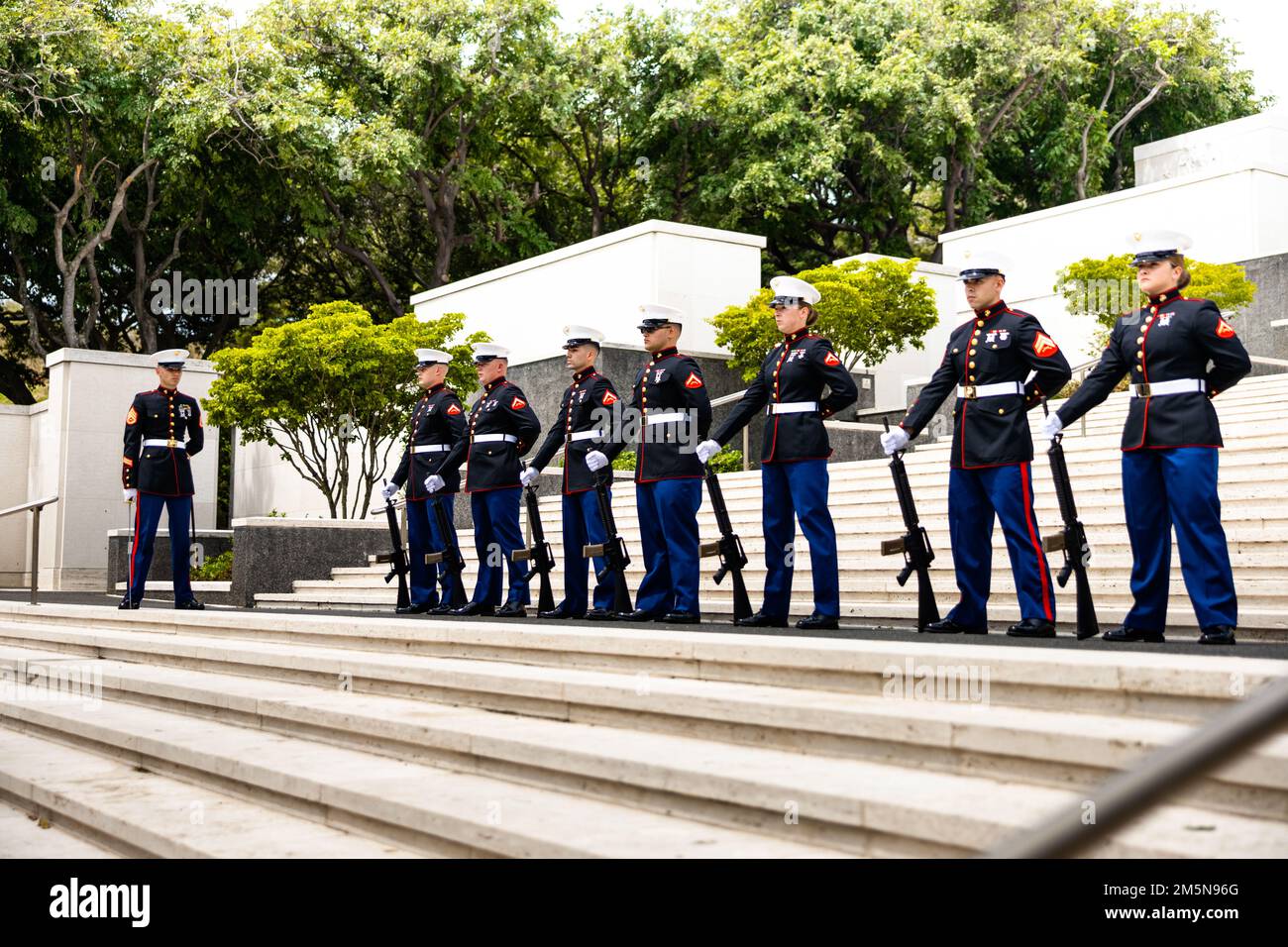 ÉTATS-UNIS Les Marines avec la base des Marines à Hawaï participent à la cérémonie nationale de la Journée des anciens combattants de la guerre du Vietnam au cimetière national du Pacifique, Honolulu, Hawaï, 29 mars 2022. La cérémonie a eu lieu dans le but d'honorer les membres du service américain qui ont servi pendant la guerre du Vietnam. Banque D'Images ÉTATS-UNIS Les Marines avec la base des Marines à Hawaï participent à la cérémonie nationale de la Journée des anciens combattants de la guerre du Vietnam au cimetière national du Pacifique, Honolulu, Hawaï, 29 mars 2022. La cérémonie a eu lieu dans le but d'honorer les membres du service américain qui ont servi pendant la guerre du Vietnam. Banque D'Images