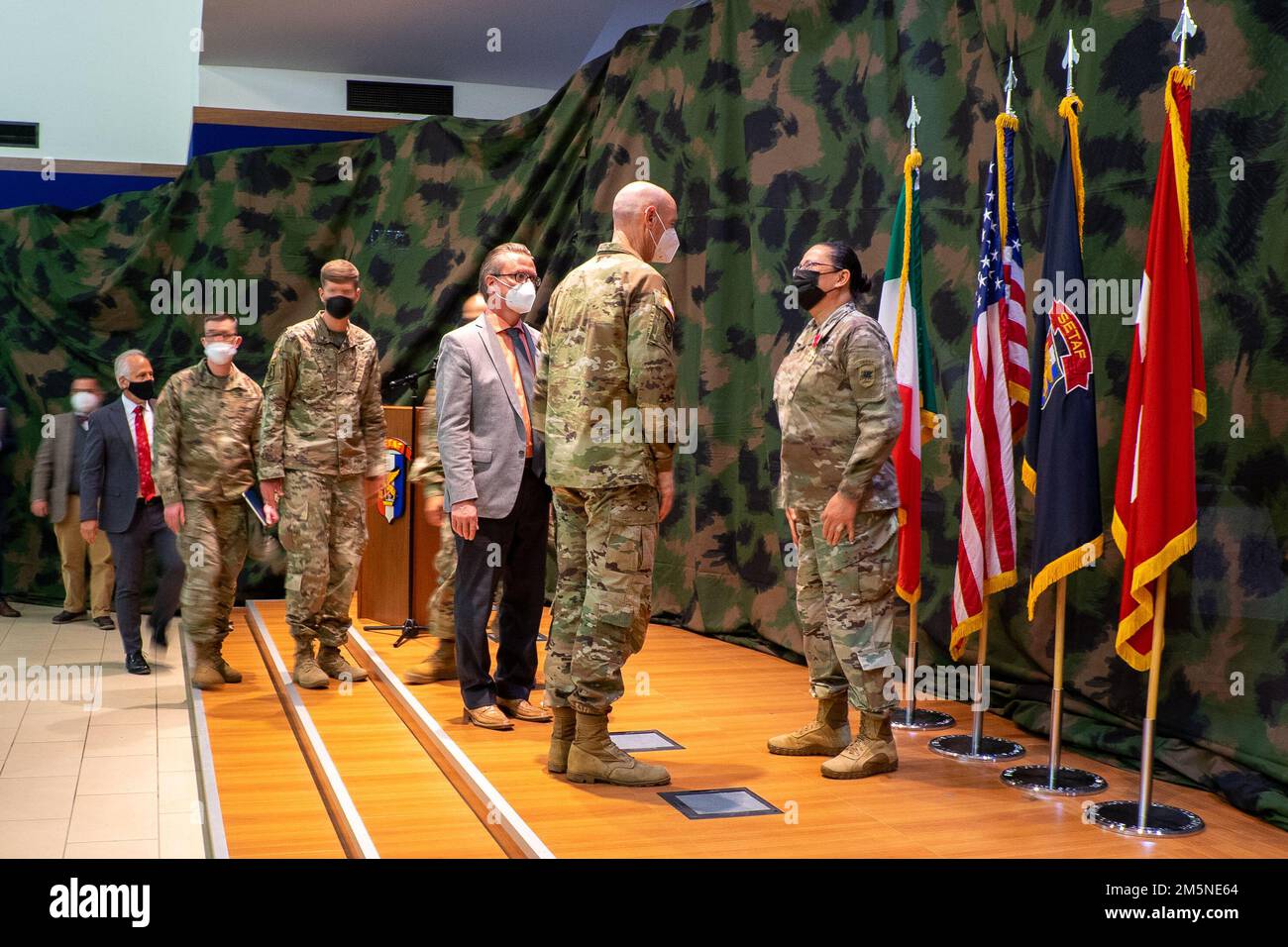 Major général Andrew M. Rohling et membres des États-Unis Force ...