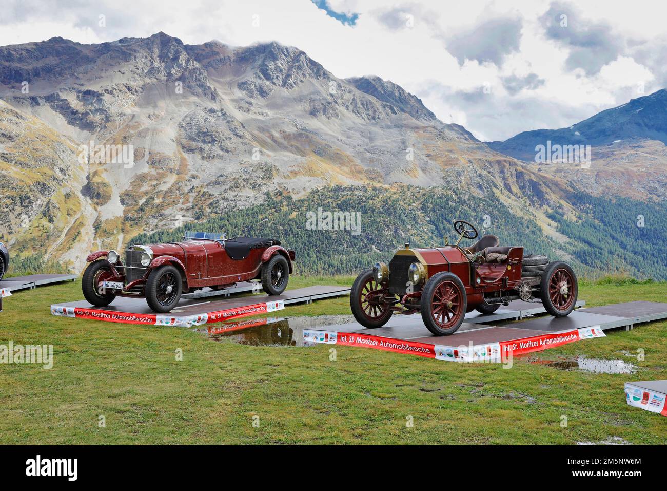 Mercedes Simplex 60 HP, année de construction 1903 et Mercedes-Benz SSK, année de construction 1929 exposées au Bergrestaurant Paradiso dans le cadre de Banque D'Images