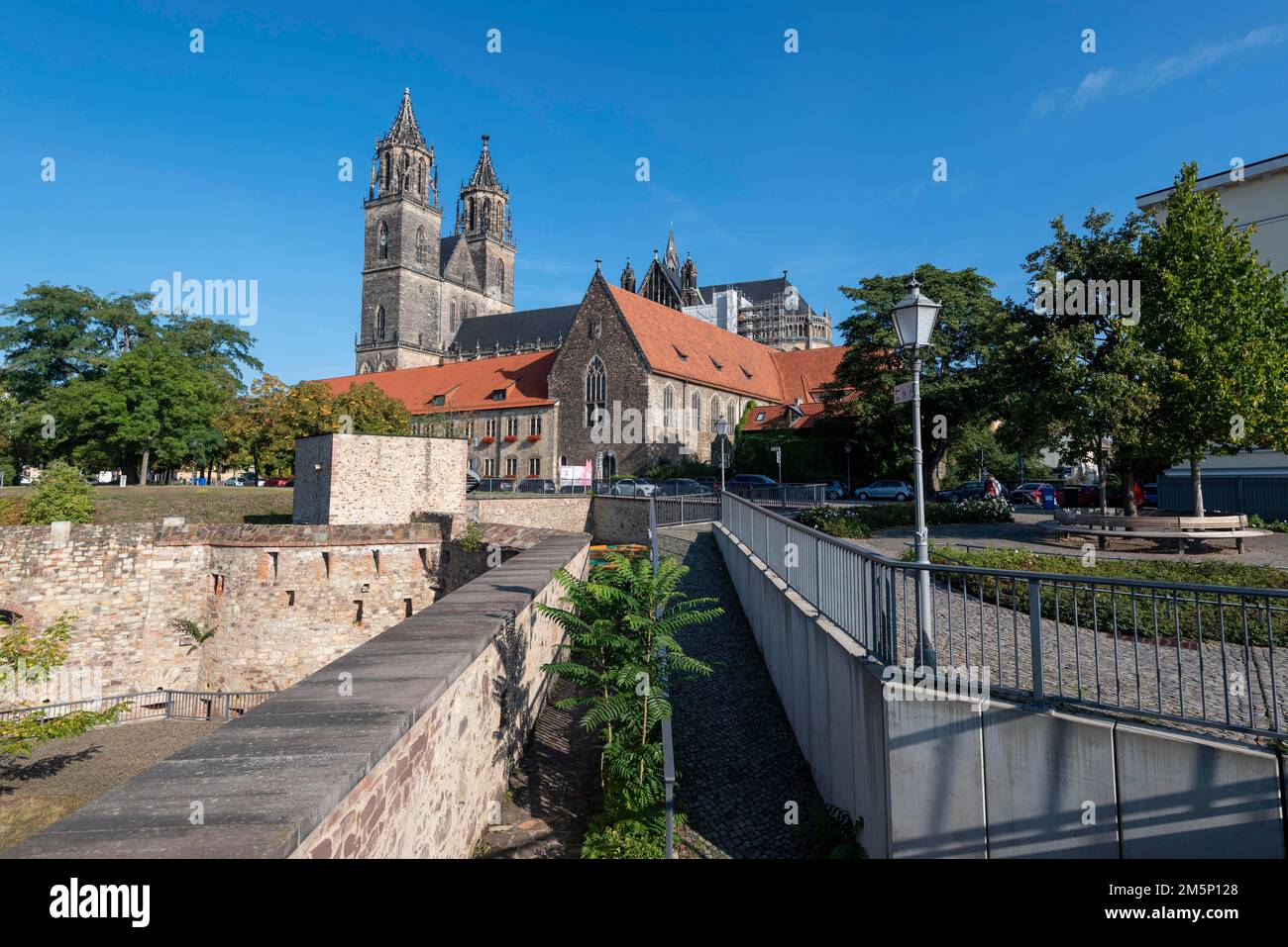 Cathédrale de Magdebourg, ciel bleu, Magdebourg, Saxe-Anhalt, Allemagne Banque D'Images