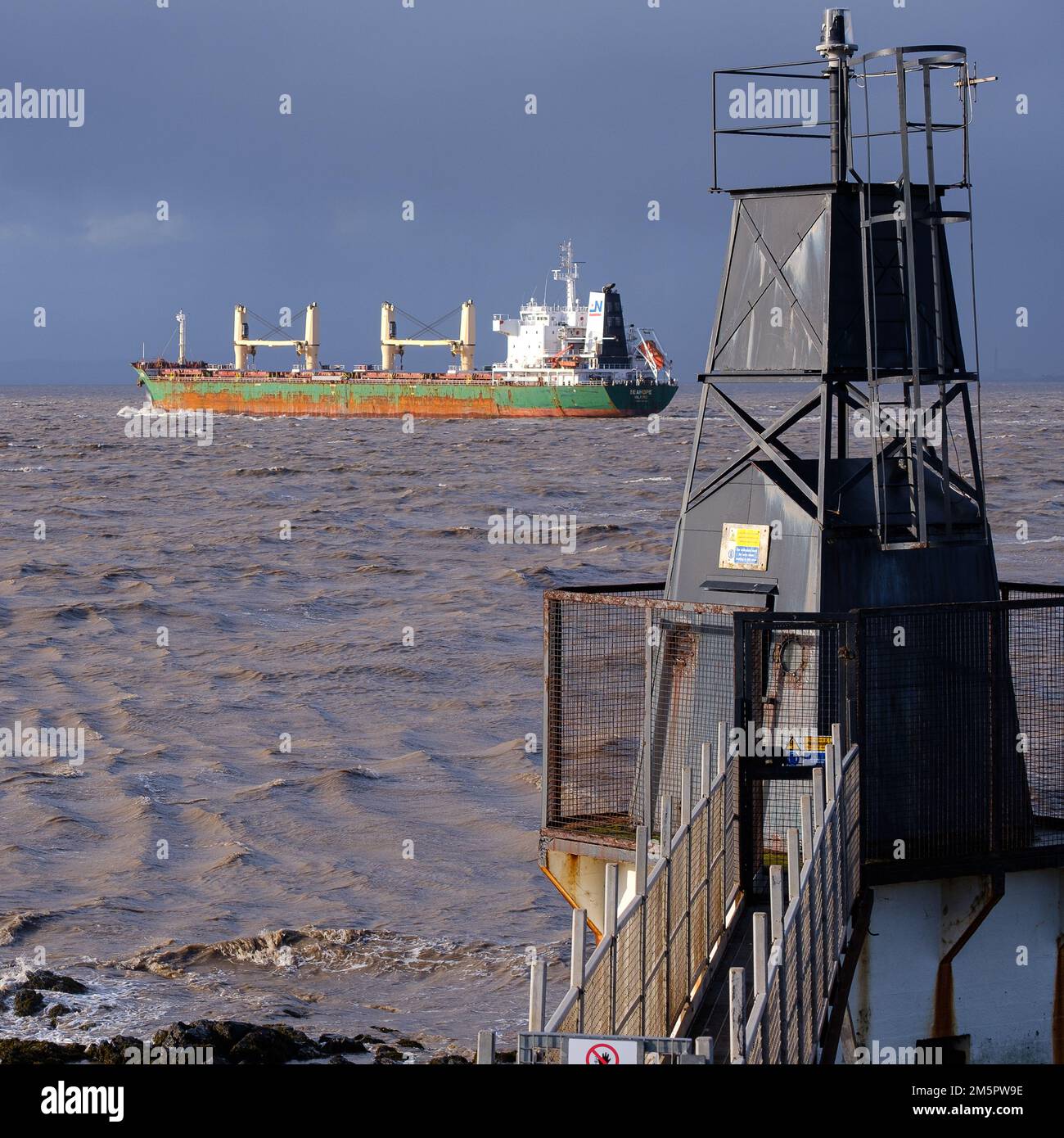 Seawhen, un transporteur de vrac enregistré dans les Îles Marshall.Left Avonmouth, en route vers Nemrut, Turquie. Vu ici en passant Battery point Portisead Banque D'Images