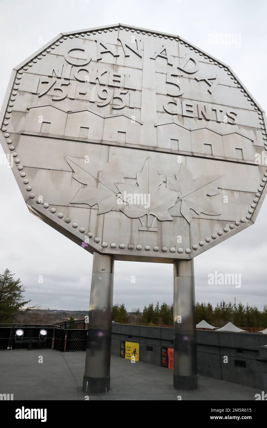 12 2022 novembre, Sudbury Ontario Canada. Le Big Nickel se dresse au Dynamic Earth Science Museum, Luke Durda/Alay Banque D'Images