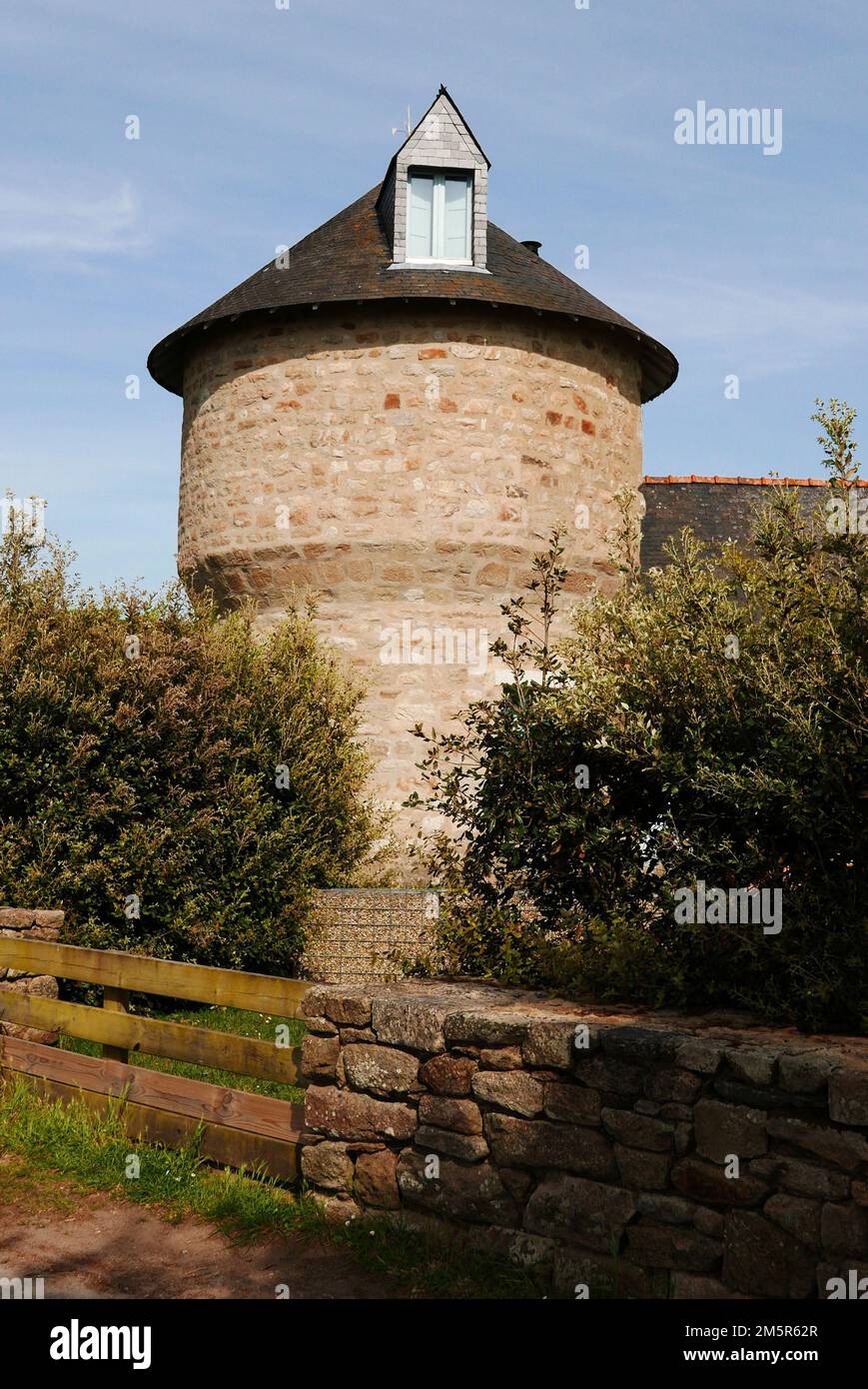 Ile d'Arz, ancien moulin à vent, Golfe du Morbihan, Morbihan, Bretagne, Bretagne, France, Europe Banque D'Images