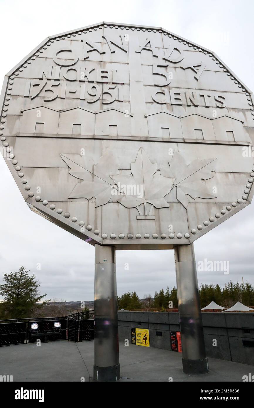 12 2022 novembre, Sudbury Ontario Canada. Le Big Nickel se dresse au Dynamic Earth Science Museum, Luke Durda/Alay Banque D'Images