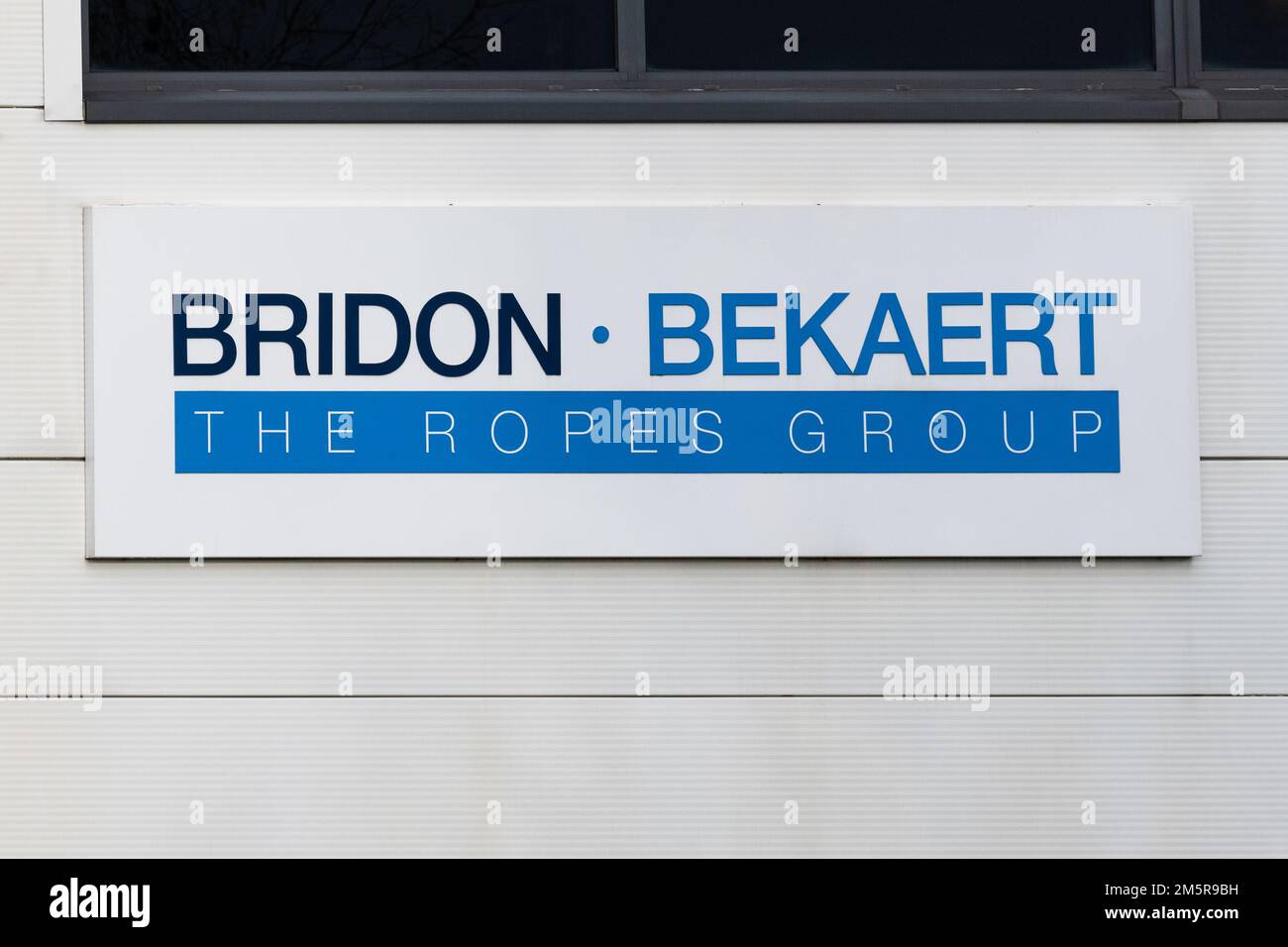 Bridon Bekaert le groupe cordes signe et logo à Icon Building, FirstPoint, Doncaster, South Yorkshire, Angleterre, ROYAUME-UNI Banque D'Images