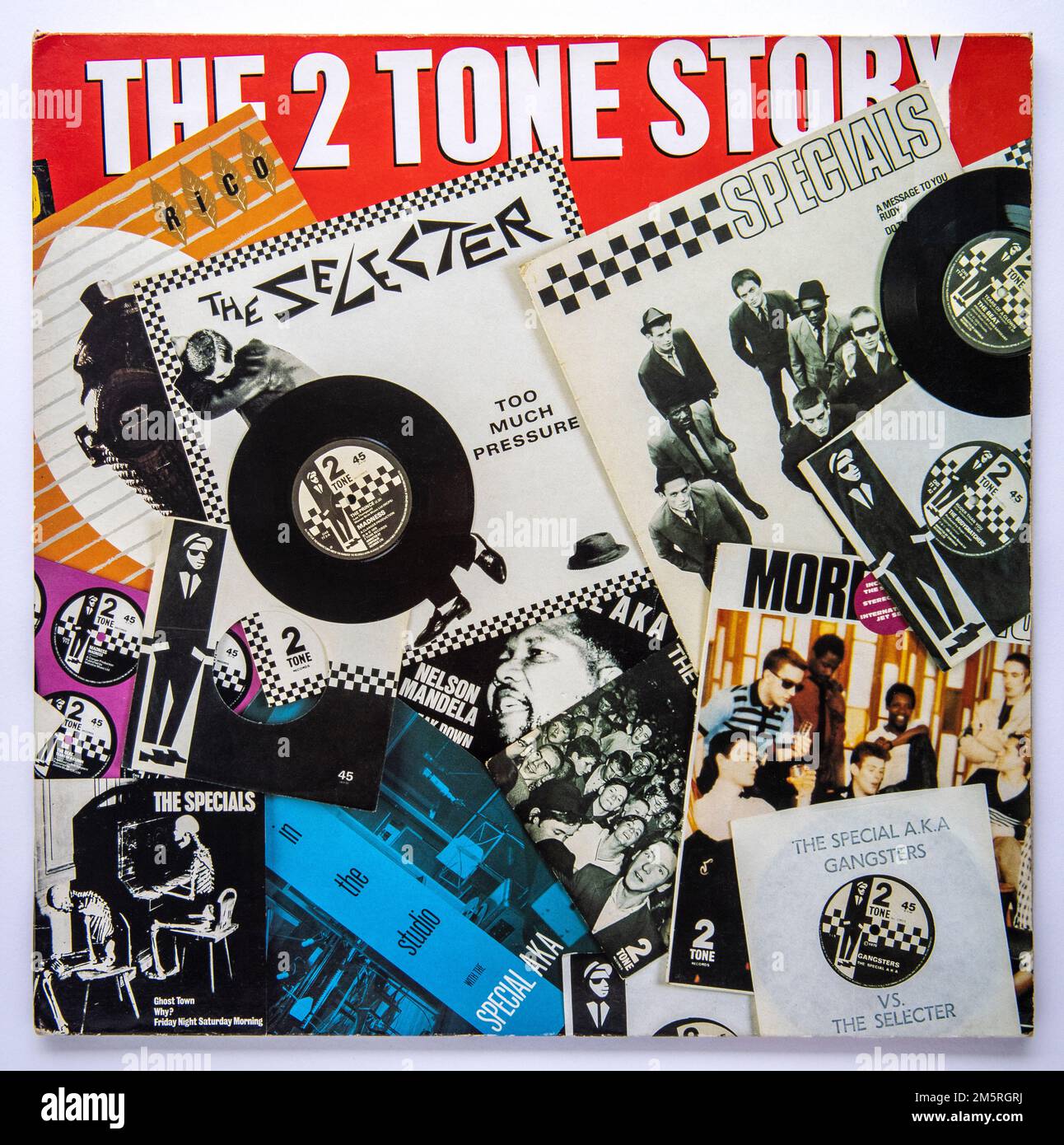 Couverture LP de l'album de compilation 2 Tone Story, qui a été publié en 1989 Banque D'Images