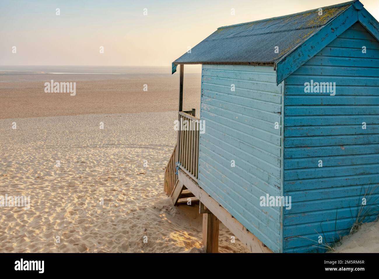 Une hutte de plage bleue à Wells Next the Sea Banque D'Images