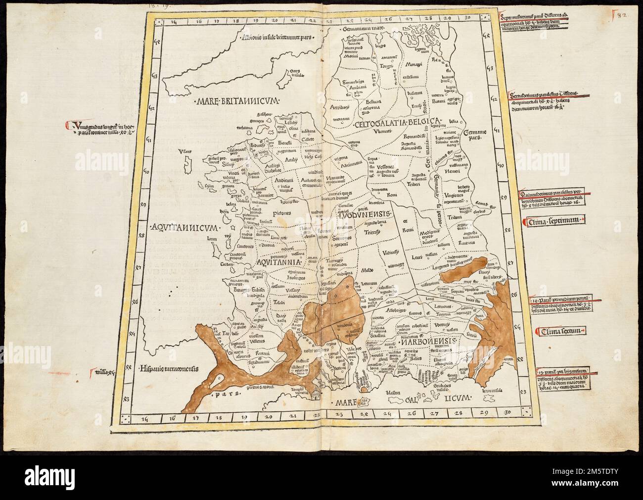 Tercia Europe tabula continental Gallia. Titre de Verso. Carte de la Gaule antique, englobant la France, la Belgique et le Luxembourg. Gravé sur du bois avec des noms de lieu de type mobile. Inclut les noms des lieux et des caractéristiques naturelles. En marge : notes sur la latitude. Apparaît dans la Geographia de l'auteur. Ulm : Lienhart Hol, 16 juillet 1482. Texte en latin. Le catalogage, la conservation et la numérisation ont été rendus possibles en partie par la Fondation nationale pour les sciences humaines : exploration de l'effort humain , France Belgique Luxembourg Banque D'Images