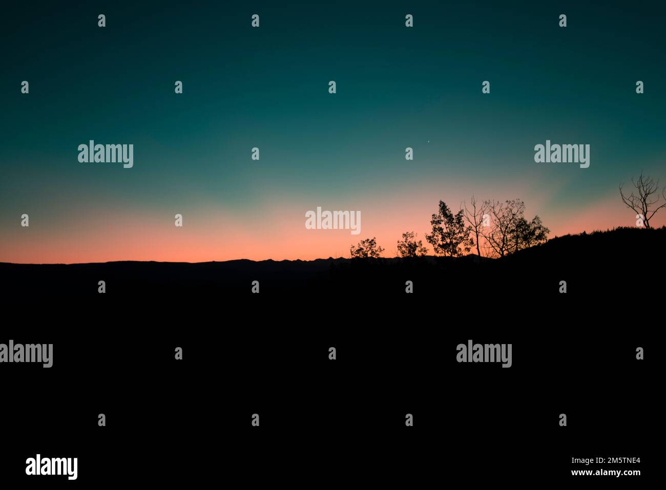 Magnifique lever du soleil dans la vallée Banque D'Images