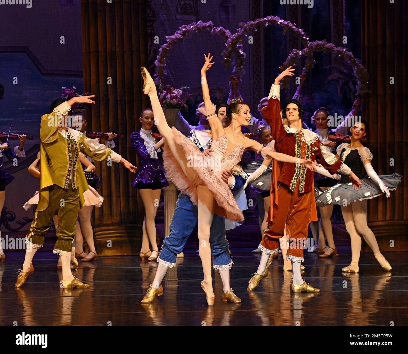 Melbourne, Floride, États-Unis. 30th décembre 2022. Le State Ballet Theatre of Ukraine s'associe au Melbourne City Ballet Theatre pour réaliser une production du classique « Leeping Beauty » lors de sa tournée américaine au King Centre de Melbourne, en Floride, vendredi, 30 décembre 2022. Photo de Joe Marino/UPI crédit: UPI/Alay Live News crédit: UPI/Alay Live News Banque D'Images