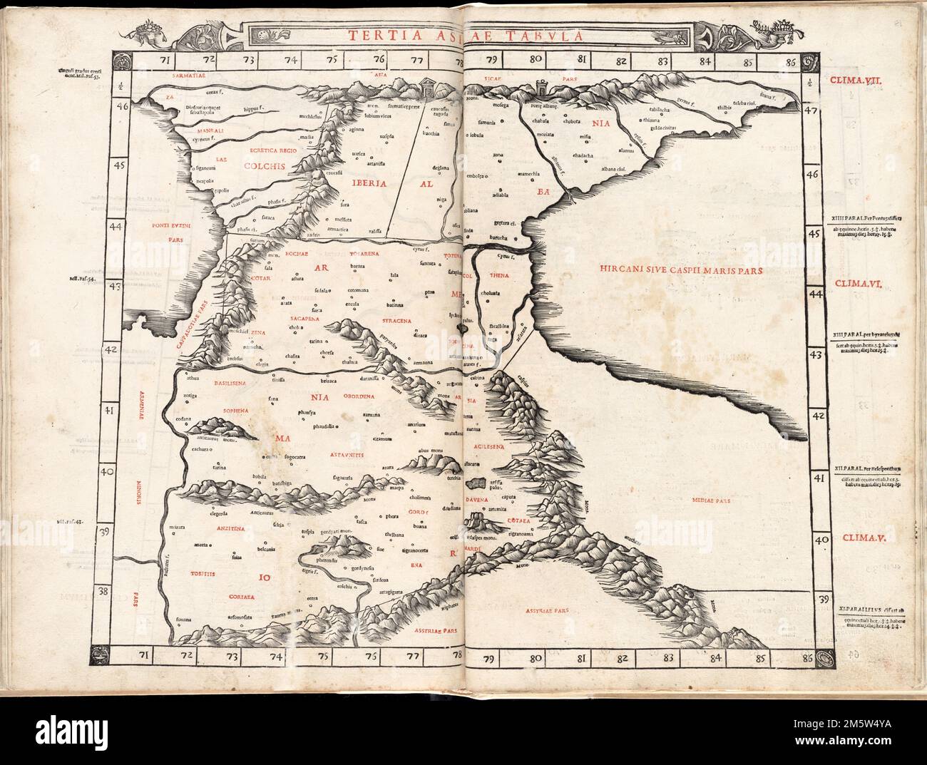 Tertia Asiae tabula. Carte des anciennes terres scythiennes de la Géorgie, de l'Arménie et de l'Azerbaïdjan modernes. Grugeage illustré par illustration. Inclut les noms des lieux et des caractéristiques naturelles. En marge: Notes climatiques et latitudinales. Apparaît dans la Geographia de l'auteur, édité par Bernard Sylvanus. Venetiis : par Iacobum Pentium de Leucho, anno Domini 1511. Texte en latin. Le catalogage, la conservation et la numérisation ont été rendus possibles en partie par la Fondation nationale pour les sciences humaines : exploration de l'effort humain , Arménie Azerbaïdjan Transcaucasie , région Géorgie Banque D'Images