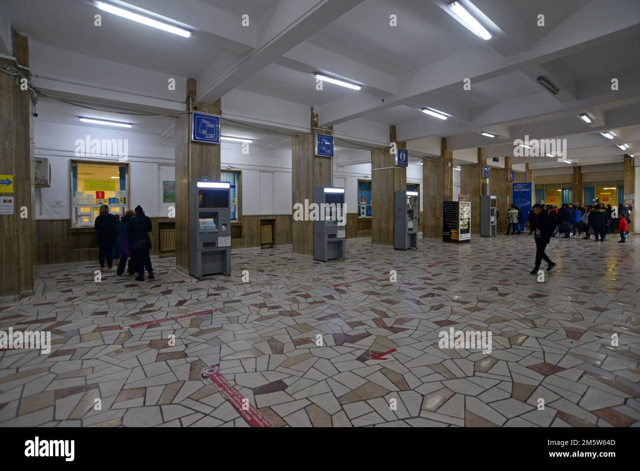 Billetterie à la Gare du Nord, gare principale de Bucarest, Roumanie. La vente de billets internationaux se fait à la fenêtre 1 à gauche de la photo Banque D'Images