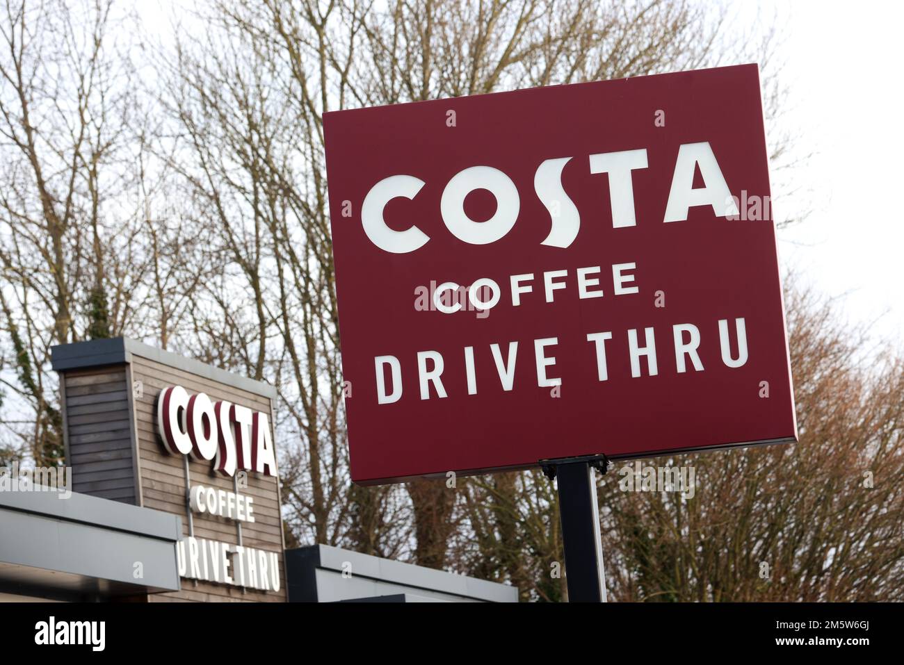 Vues générales d'un service Costa Coffee Drive à Chichester, West Sussex, Royaume-Uni. Banque D'Images