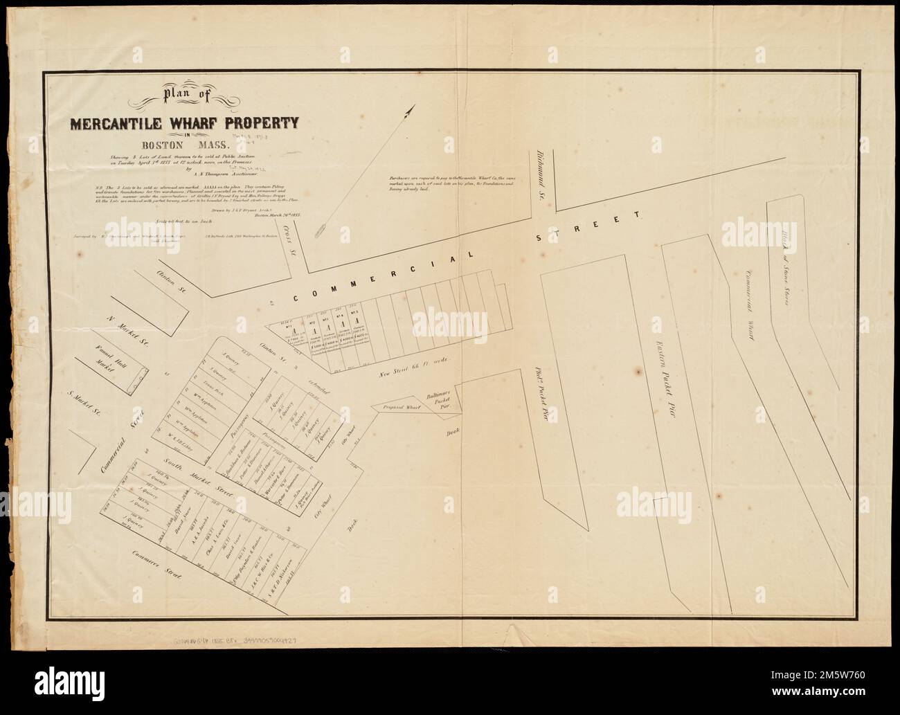 Plan de la propriété Mercantile Wharf à Boston Mass : montrant 5 lots de terrain à vendre aux enchères publiques le mardi 3 avril 1855 à 12 heures, sur les lieux par A.N. Thompson, commissaire aux enchères. Orienté vers le nord, en haut à droite , Massachusetts , Suffolk , comté , Boston Banque D'Images