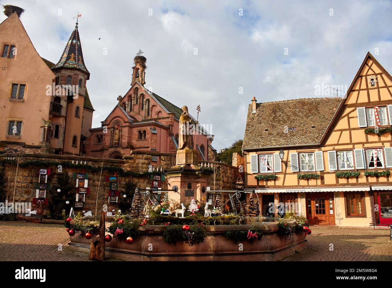 Promenade autour d'Eguisheim, Alsace, France Banque D'Images