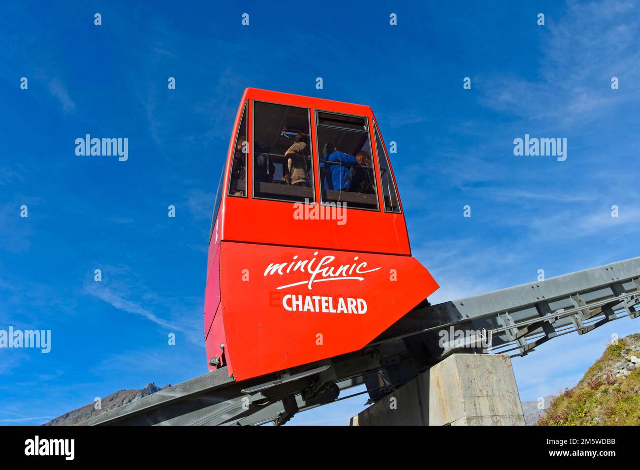 Chariot rouge du funiculaire Minifunic au parc d'attractions de Chatelard, Parc d'attractions du Chatelard, le Chatelard, Finhaut-Emosson, Valais Banque D'Images