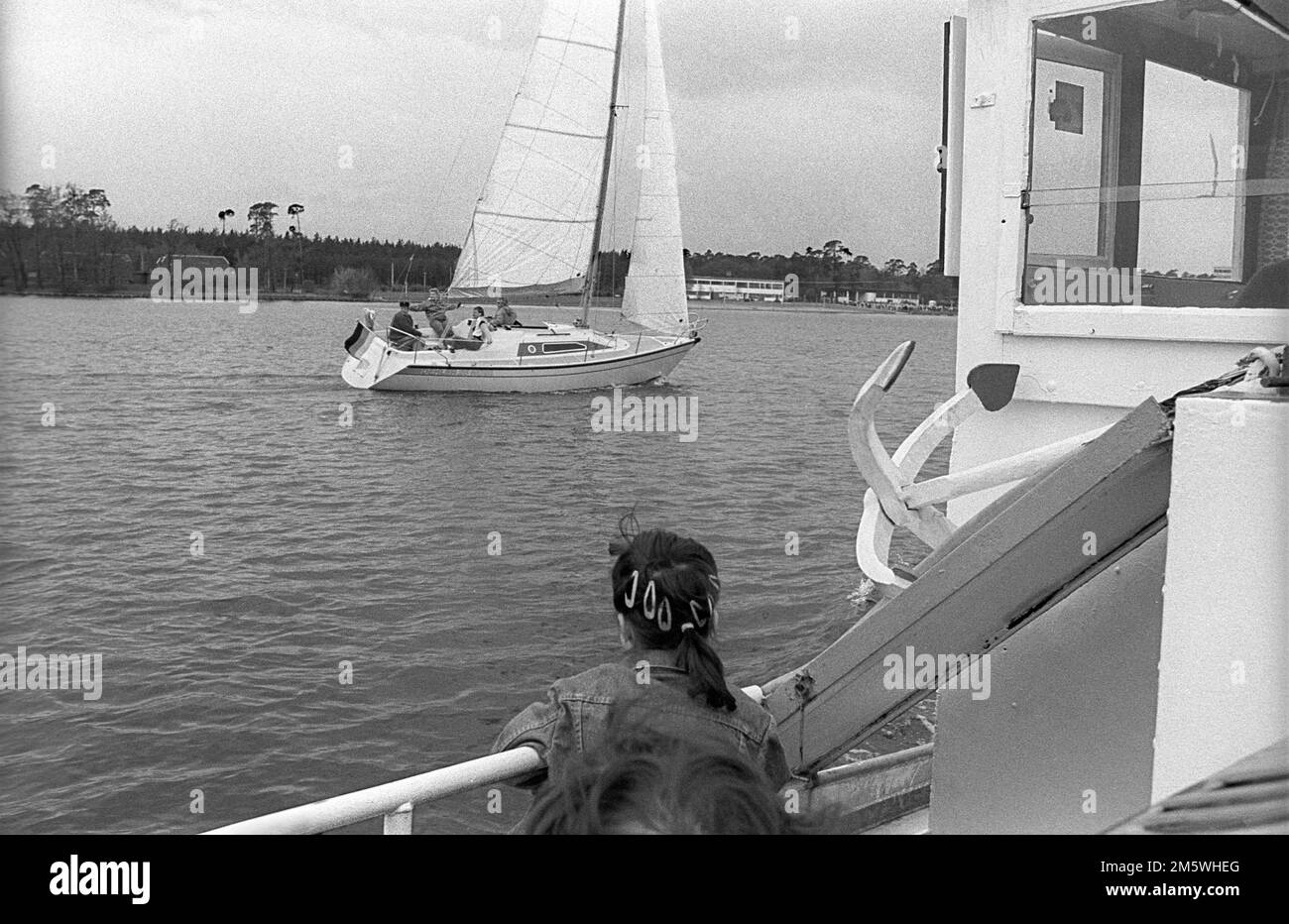 GDR, Berlin, 14. 04. 1990, bateau d'excursion sur le Mueggelsee, bateau à voile Banque D'Images