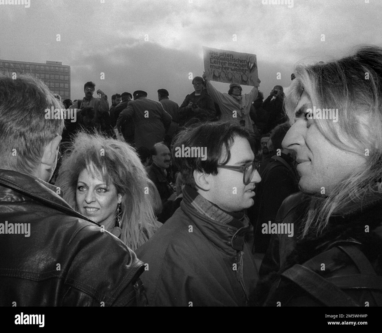 Tamara Danz, à droite : Uwe Hassbecker, Allemagne, Berlin, 04. 11. 1990 (mémoire) Démo le 4 novembre (89), à Alexanderplatz, Mitte Banque D'Images