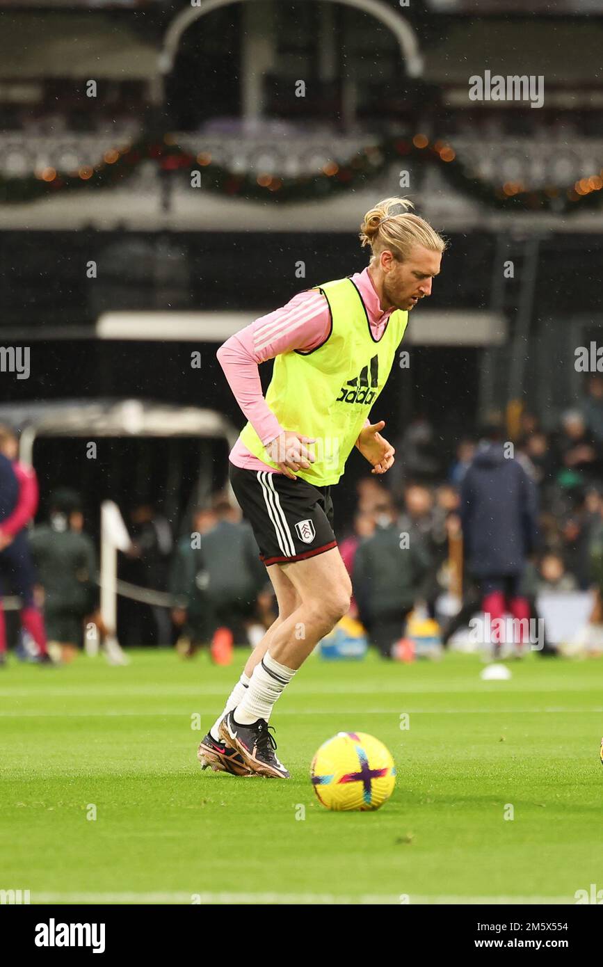 Londres, Royaume-Uni. 31st décembre 2022. Tim Ream de Fulham se réchauffe lors du match de la Premier League entre Fulham et Southampton à Craven Cottage, Londres, Angleterre, le 31 décembre 2022. Photo de Ken Sparks. Utilisation éditoriale uniquement, licence requise pour une utilisation commerciale. Aucune utilisation dans les Paris, les jeux ou les publications d'un seul club/ligue/joueur. Crédit : UK Sports pics Ltd/Alay Live News Banque D'Images