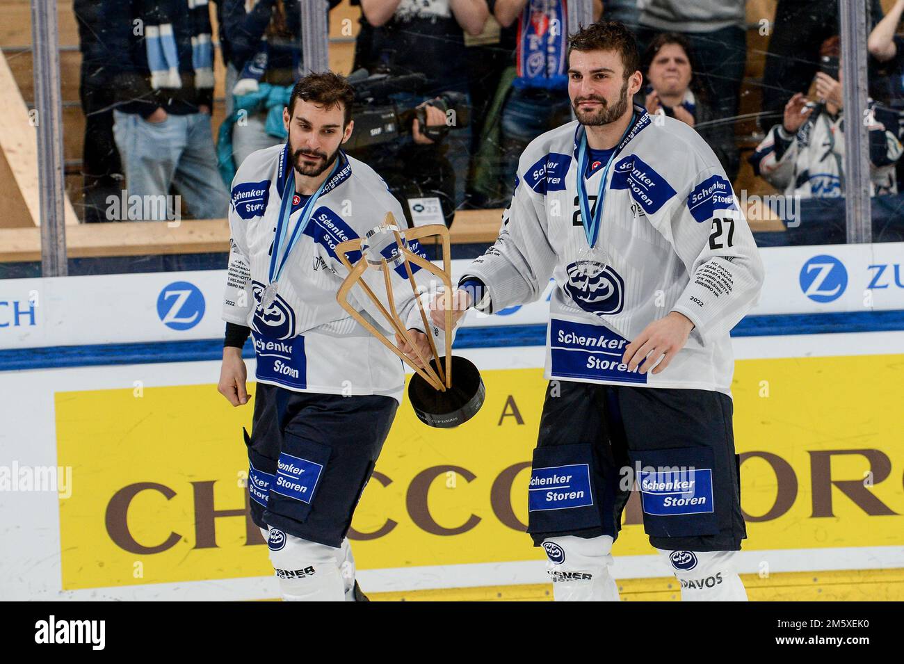 Davos, Suisse. 31st décembre 2022. 31.12.2022, Davos, Eisstadion Davos, Sprengler Cup final: HC Sparta Praha - HC Ambri-Piotta, Zaccheo Dotti de HC Ambri-Piotta et Isacco Dotti de HC Ambri-Piotta (Andrea Branca/SPP-JP) crédit: SPP Sport Press photo. /Alamy Live News Banque D'Images