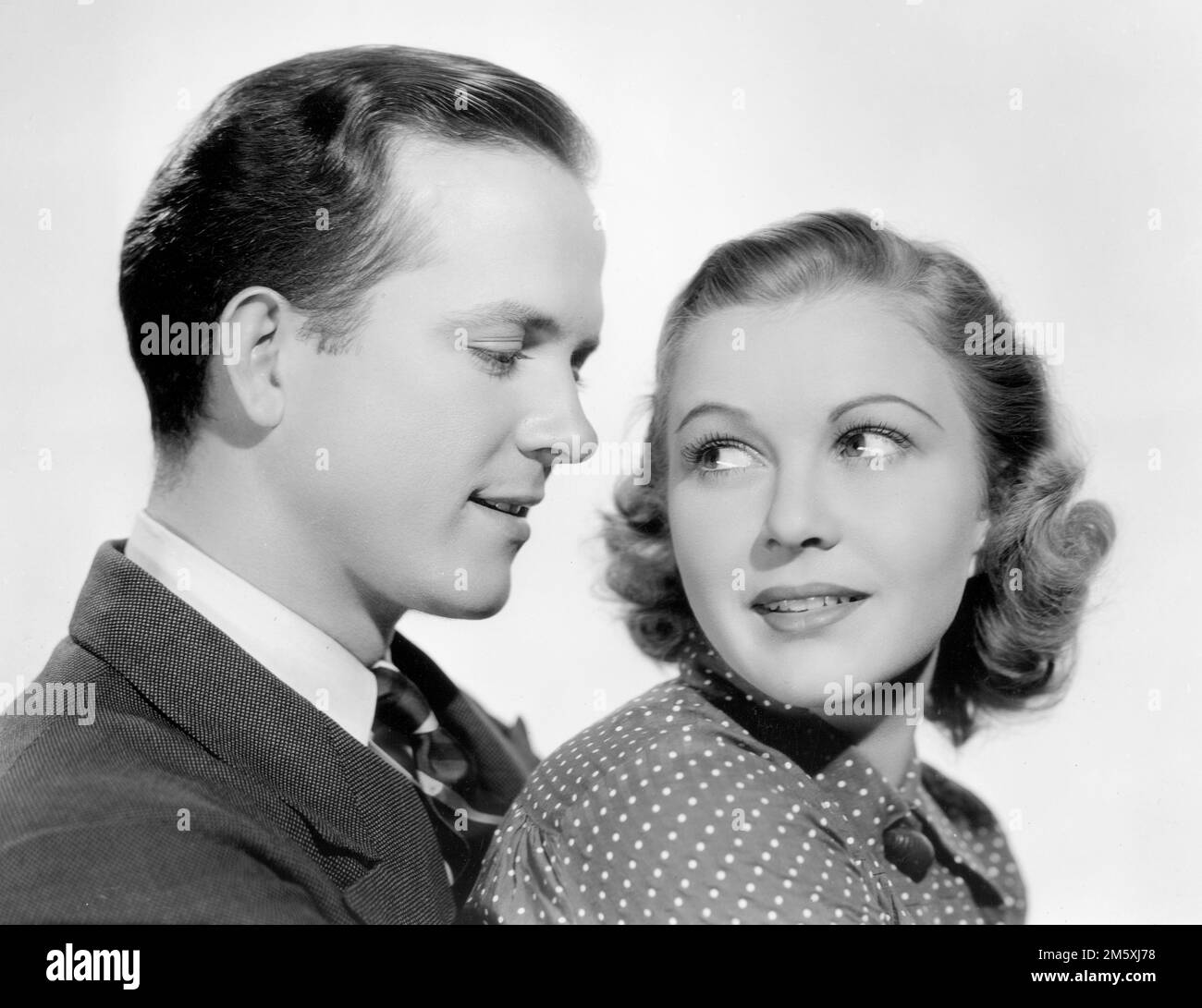 Eric Linden, Cecilia Parker, sur le tournage du film, 'Old Hutch', MGM, 1936 Banque D'Images