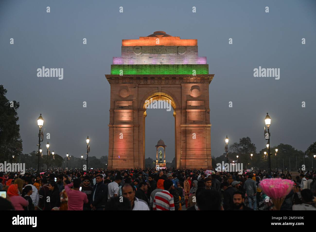 New Delhi, Delhi, Inde. 31st décembre 2022. Les gens visitent la porte de l'Inde le jour de l'an à New Delhi. (Credit image: © Kabir Jhangiani/ZUMA Press Wire) Credit: ZUMA Press, Inc./Alamy Live News Banque D'Images