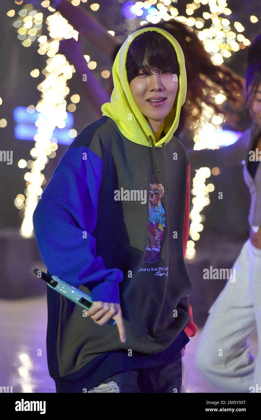 New York, États-Unis. 31st décembre 2022. J-Hope, rappeur de K-pop et membre du BTS, répète pour la célébration du nouvel an 2023 Times Square, New York, NY, 31 décembre 2022. (Photo par Anthony Behar/Sipa USA) crédit: SIPA USA/Alay Live News Banque D'Images