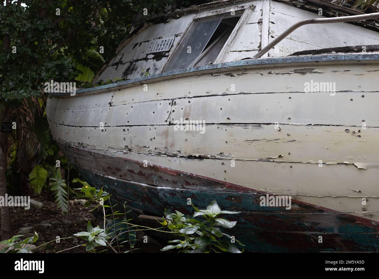 Une exposition de barques - bateaux réfugiés cubains - à Key West, en Floride. Banque D'Images