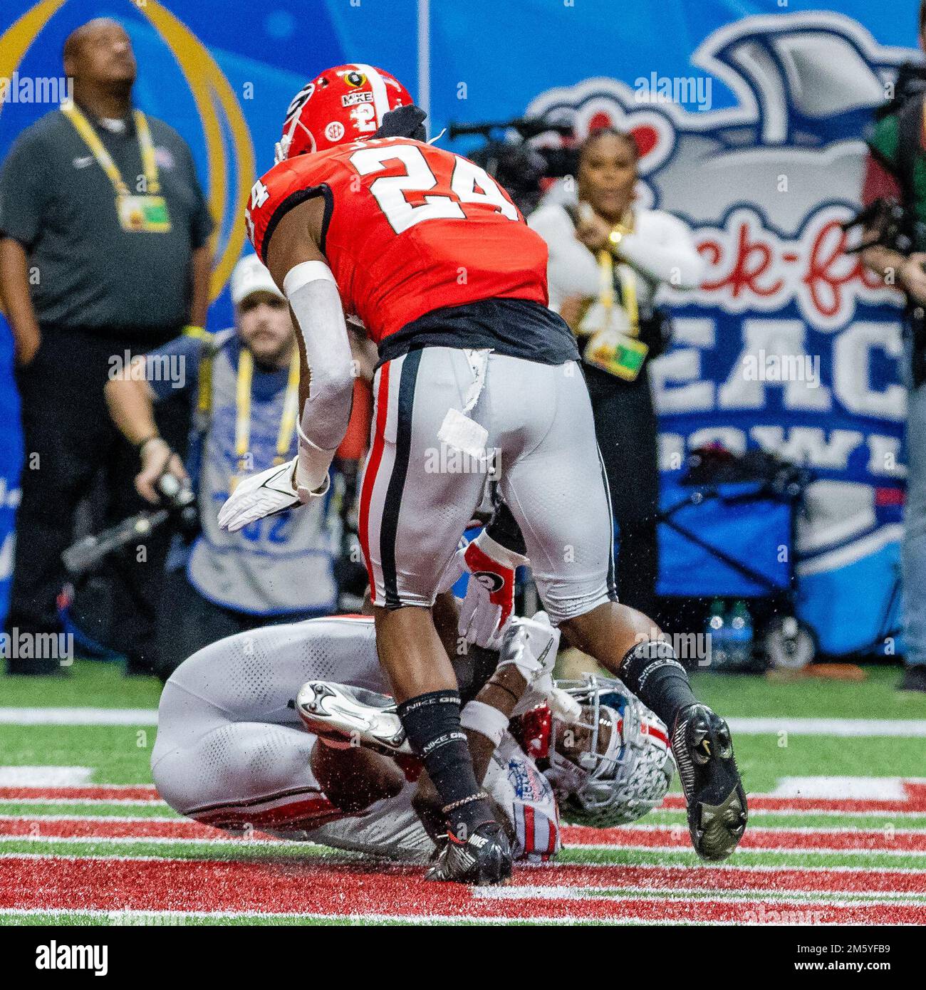 Atlanta, Géorgie, États-Unis. 31st décembre 2022. Au cours de la première moitié du Chick-fil-a Peach Bowl 2022 au stade Mercedes-Benz à Atlanta, en Géorgie. (Scott Kinser/CSM). Crédit : csm/Alay Live News Banque D'Images