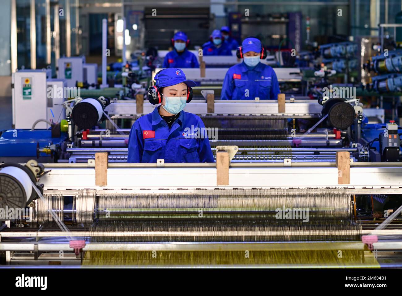HOHHOT, CHINE - le 1 JANVIER 2023 - les travailleurs de l'Institut 46th du Sixième Institut de recherche de la Société chinoise de science et d'industrie aérospatiales WO Banque D'Images