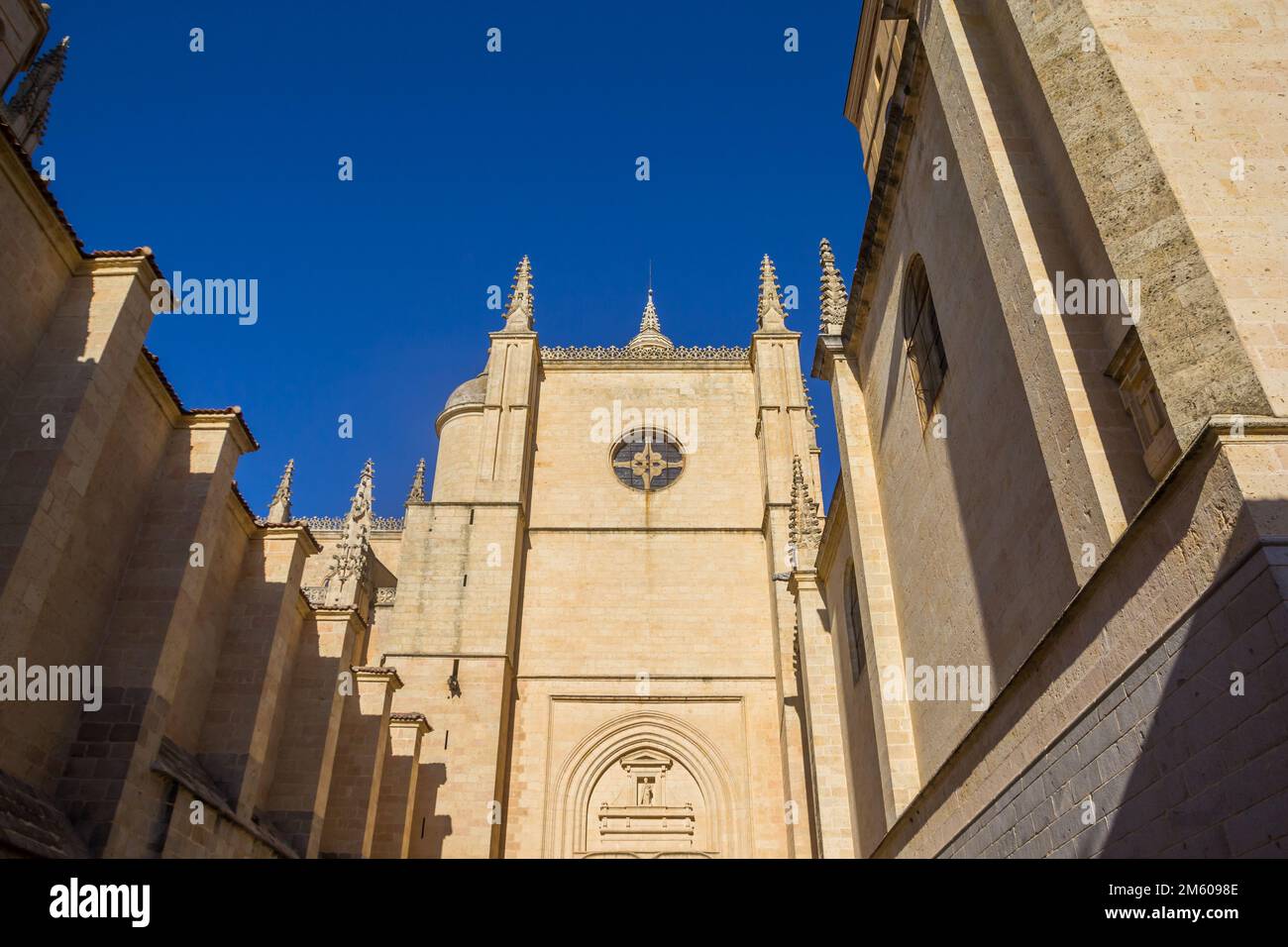 Aile latérale de la cathédrale historique de Ségovie, Espagne Banque D'Images