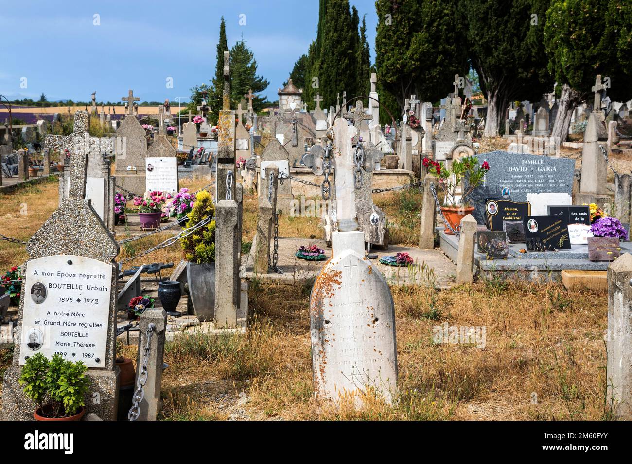 Tombes, pierres tombales, cimetière à Puimoisson, Provence, région Provence-Alpes-Côte d'Azur, département des Alpes-de-haute-Provence, France Banque D'Images