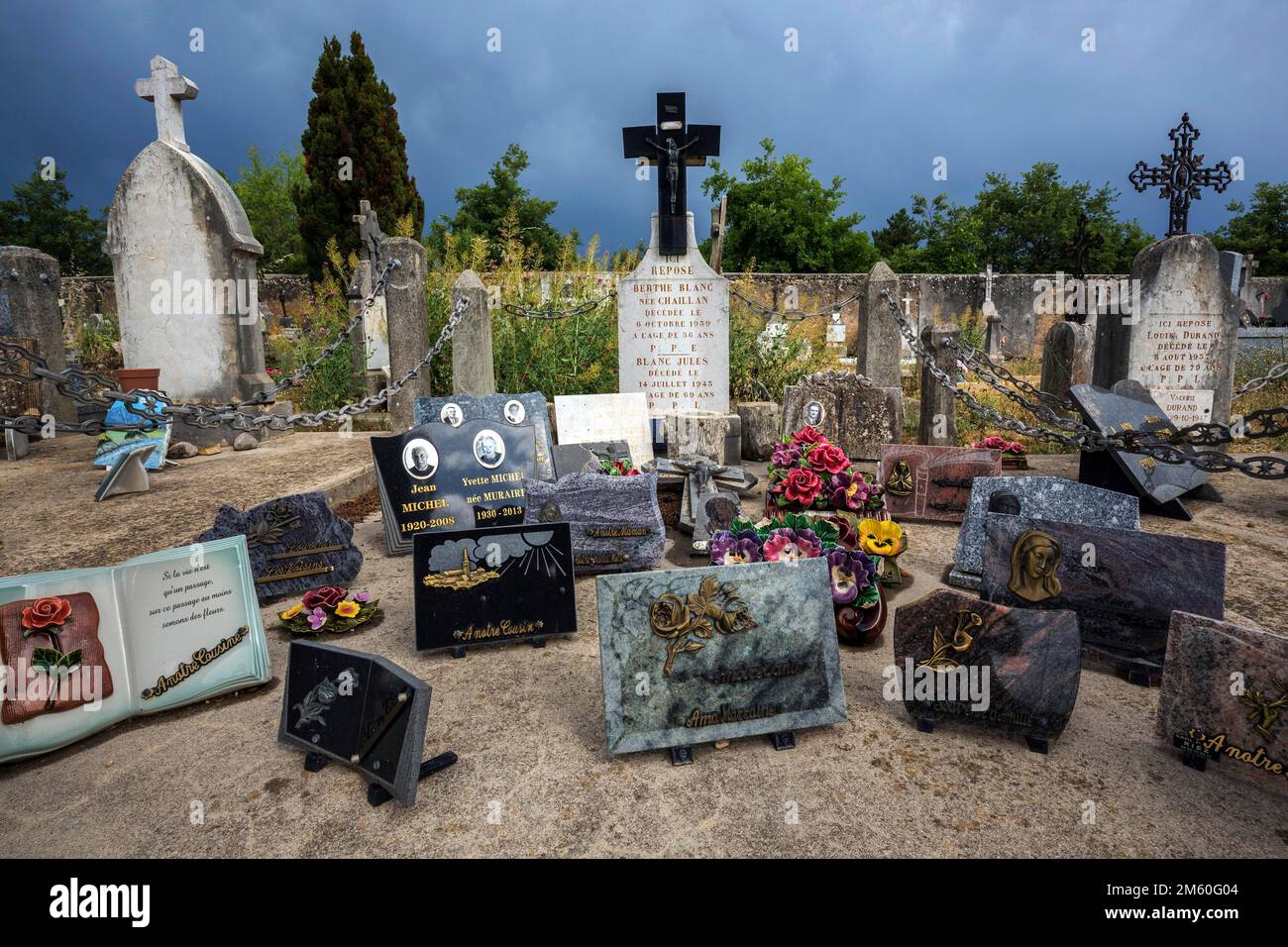 Tombes, pierres tombales, cimetière à Puimoisson, Provence, région Provence-Alpes-Côte d'Azur, département des Alpes-de-haute-Provence, France Banque D'Images