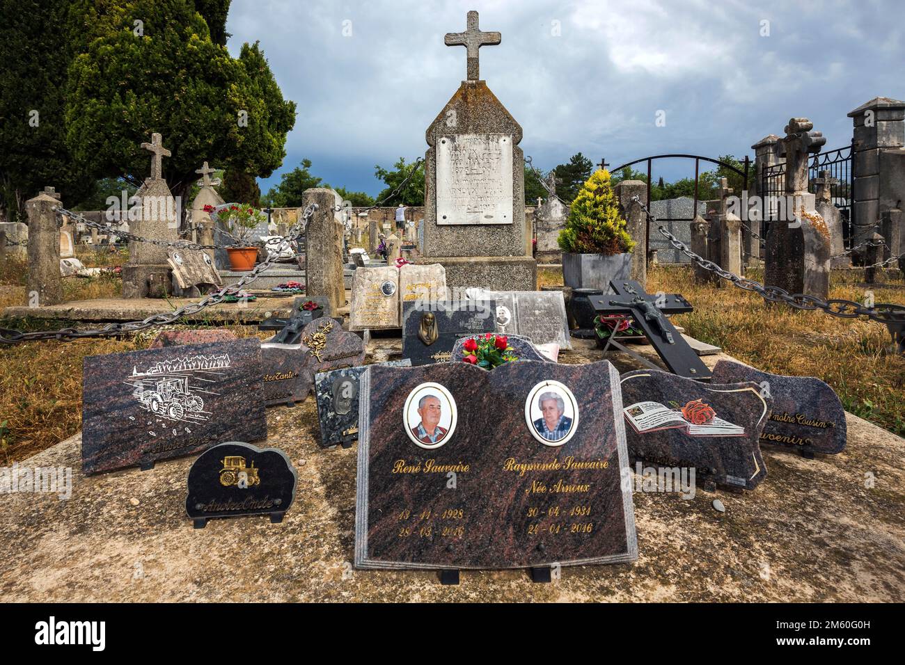 Tombes, pierres tombales, cimetière à Puimoisson, Provence, région Provence-Alpes-Côte d'Azur, département des Alpes-de-haute-Provence, France Banque D'Images