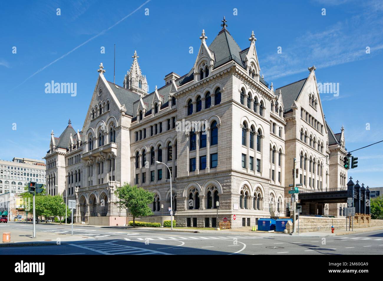 Erie Community College Downtown Branch occupe maintenant le vieux bureau de poste, érigé en 1901. La structure gothique à surface de granit est un point de repère. Banque D'Images