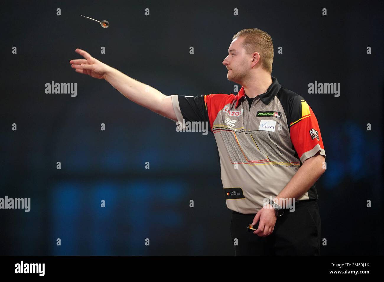 Dimitri Van den Bergh en action contre Jonny Clayton lors du 14 e jour