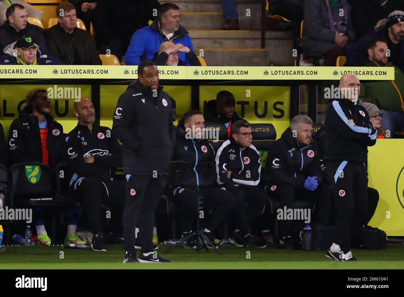 Directeur de Reading, Paul Ince et assistant, Alex Rae - Norwich City v Reading, Sky Bet Championship, Carrow Road, Norwich, Royaume-Uni - 30th décembre 2022 usage éditorial exclusif - restrictions DataCo Banque D'Images