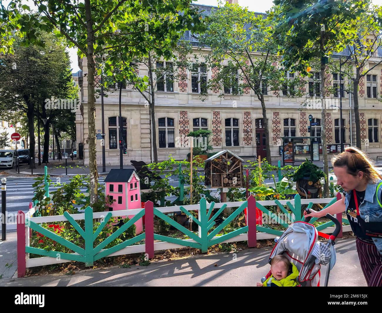 Paris, France, Jardins de la Communauté française sur la rue dans le quartier 12th Banque D'Images