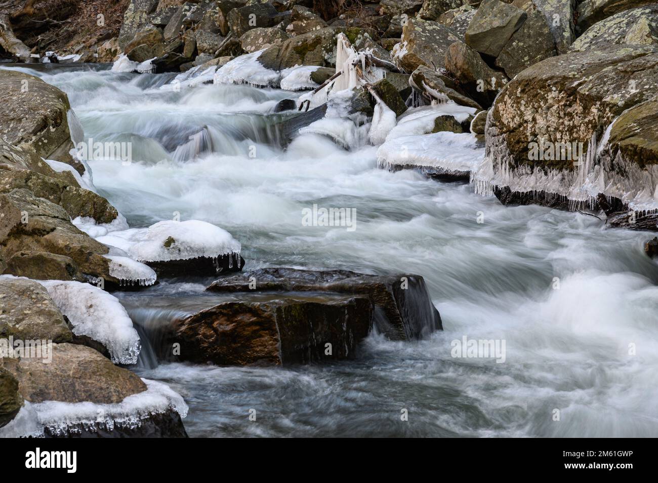 Les cascades glaciales de Deer Creek dans le parc national Rocks, dans le Maryland, comme on l'a vu après Storm Elliott à la fin de décembre 2022 Banque D'Images