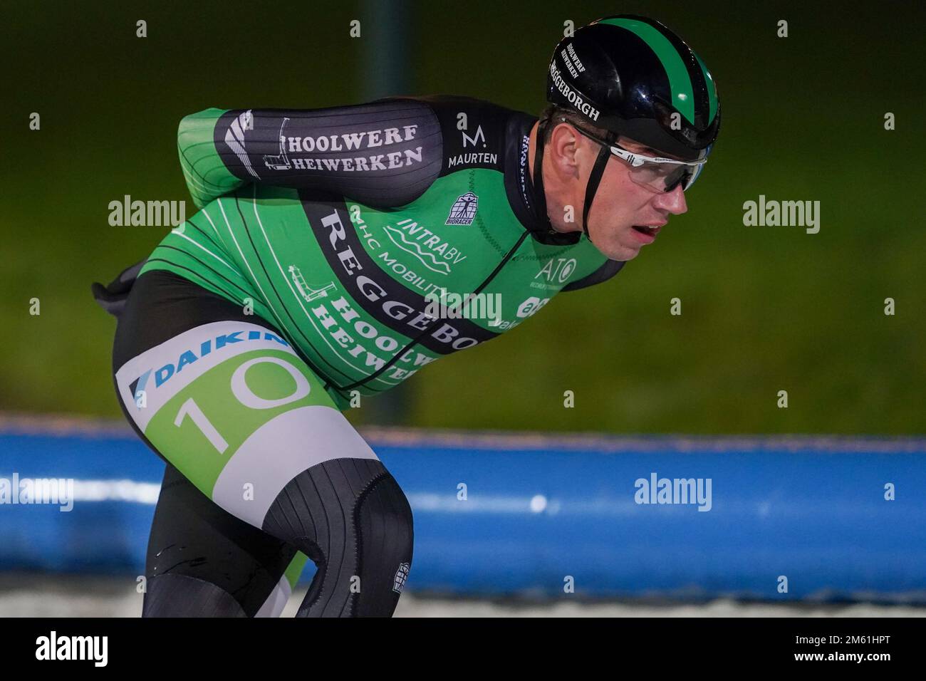 AMSTERDAM, PAYS-BAS - JANVIER 1 : Willem Hoolwerf de l'équipe Reggeborgh lors des championnats nationaux de patinage de vitesse au marathon de Jaap Eden IJsbaan sur 1 janvier 2023 à Amsterdam, pays-Bas (photo d'Andre Weening/Orange Pictures) Banque D'Images