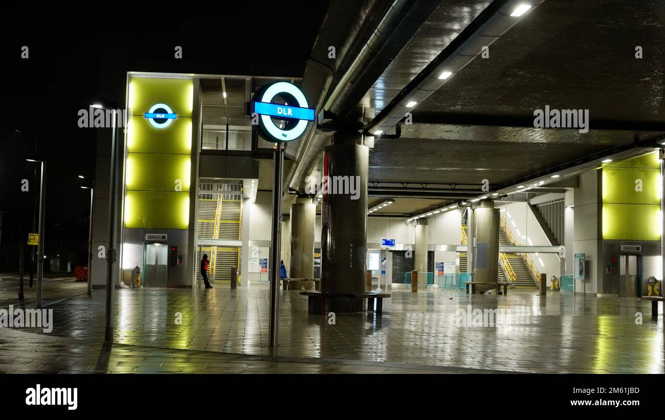 Pudding Mill Lane DLR station à Londres - LONDRES, Royaume-Uni - 20  DÉCEMBRE 2022 Photo Stock - Alamy