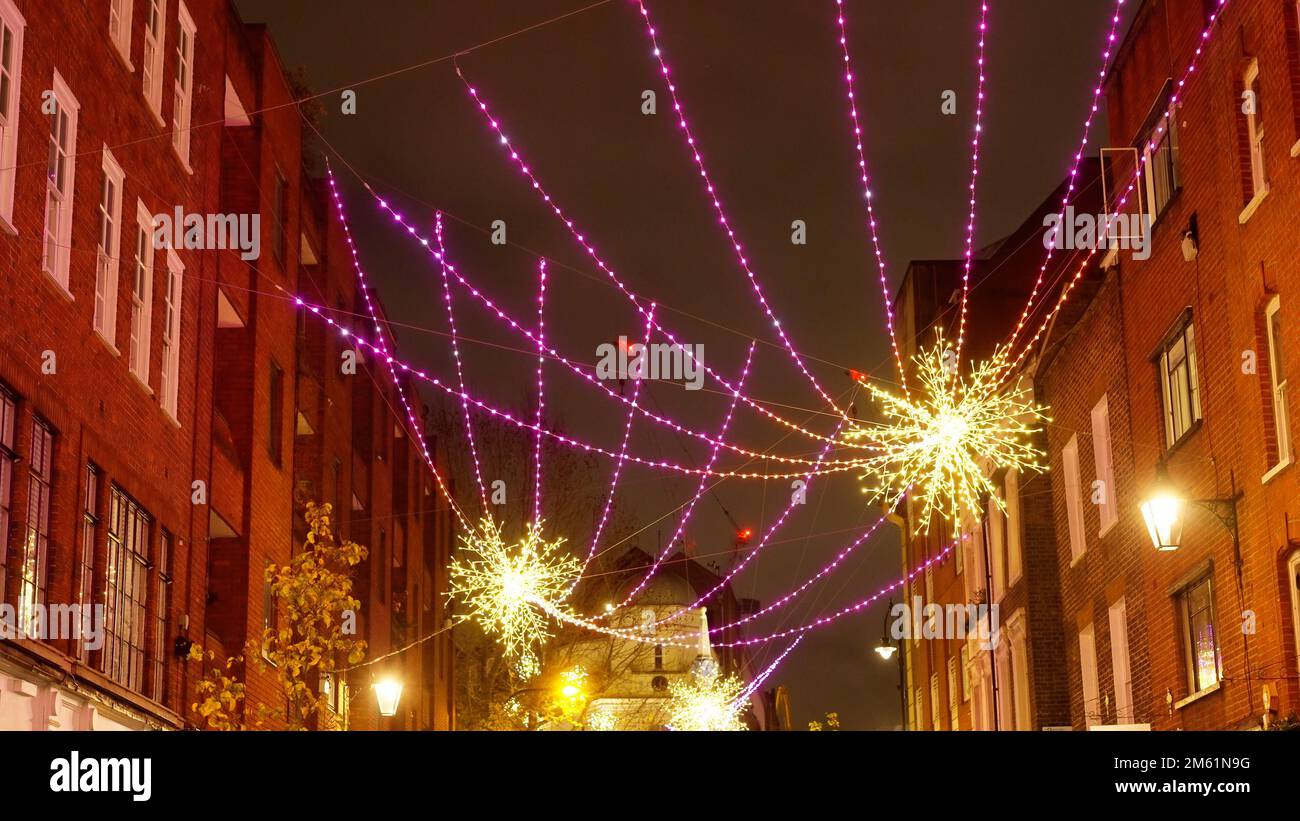 Seven Dials Noël à Londres est un endroit magnifique - LONDRES, Royaume-Uni - 20 DÉCEMBRE 2022 Banque D'Images