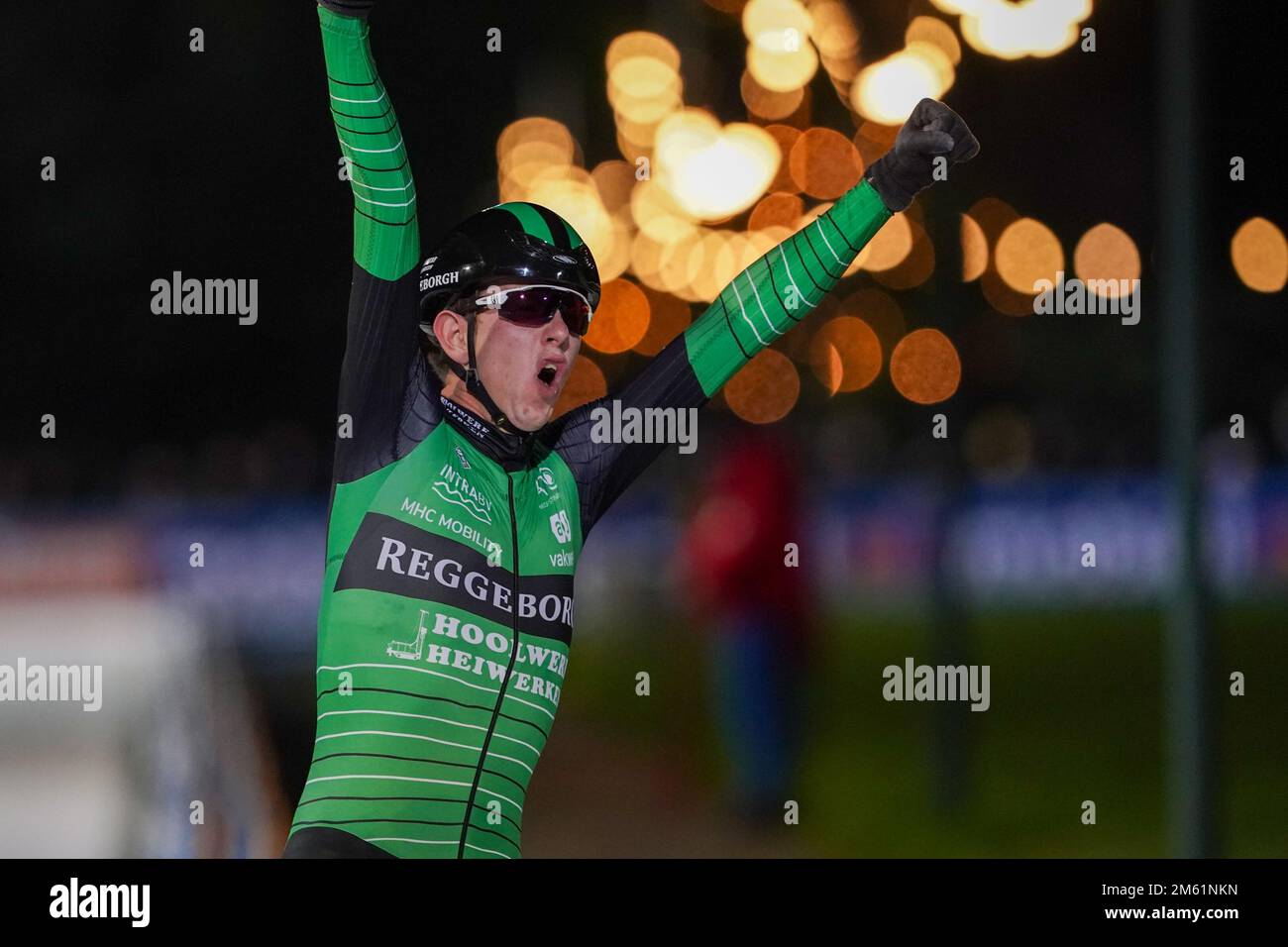 AMSTERDAM, PAYS-BAS - JANVIER 1: Evert Hoolwerf de l'équipe Reggeborgh lors des championnats nationaux de patinage de vitesse au marathon de Jaap Eden IJsbaan sur 1 janvier 2023 à Amsterdam, pays-Bas (photo d'Andre Weening/Orange Pictures) Banque D'Images