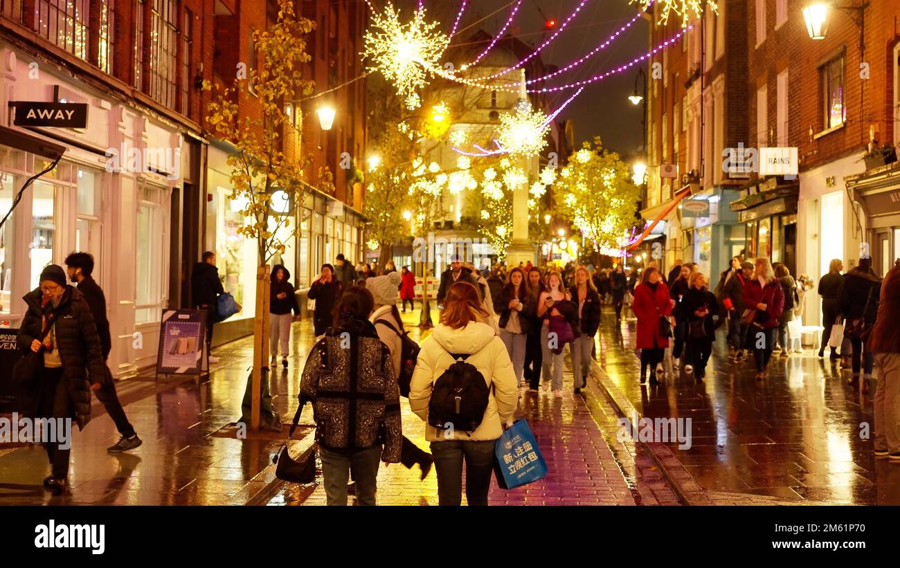 Seven Dials Noël à Londres est un endroit magnifique - LONDRES, Royaume-Uni - 20 DÉCEMBRE 2022 Banque D'Images