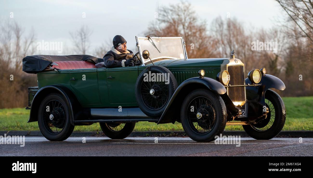 Voiture rétro Vauxhall décapotable 1927 de couleur verte Banque D'Images