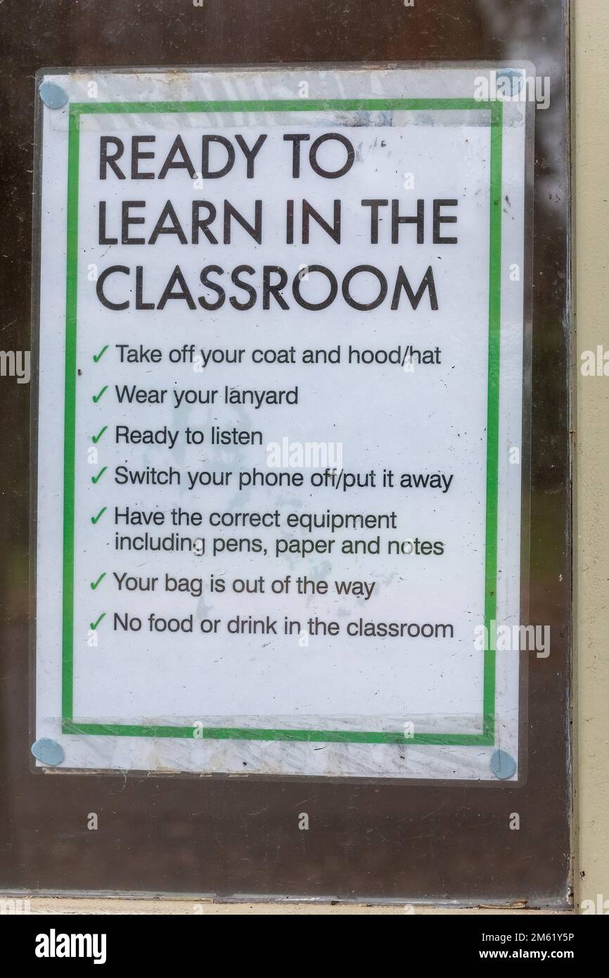 Avis sur la porte de la salle de classe de l'université, comment être prêt à apprendre dans la salle de classe, Royaume-Uni Banque D'Images
