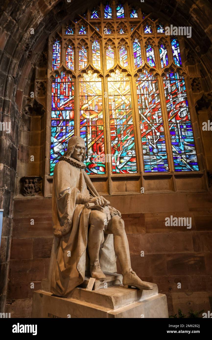 Vitraux,Statue,de,Humphrey,Chetham,In,at,Cathedral,Manchester,religion,religieux,bâtiment,Eglise d'Angleterre,intérieur,Deansgate,Manchester,ville,centre-ville,Centre,Nord-Ouest, Angleterre,Nord-Ouest, Angleterre,Anglais,ville anglaise,Leveling,Greater Manchester, GB,Grande-Bretagne,Grande-Bretagne,britannique,Royaume-Uni,Angleterre, Banque D'Images