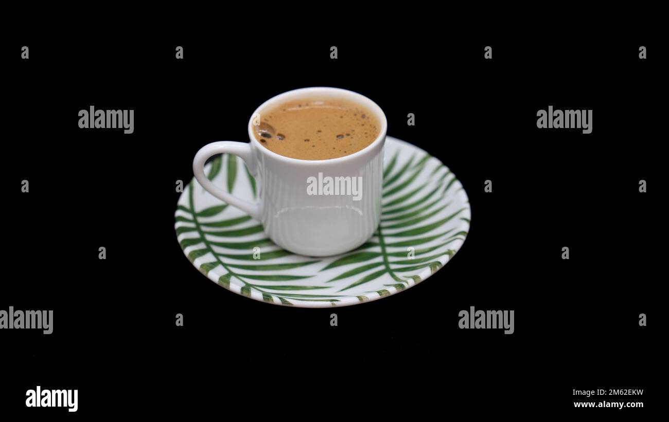 tasse de café sur fond noir. photo avec place pour le texte Banque D'Images