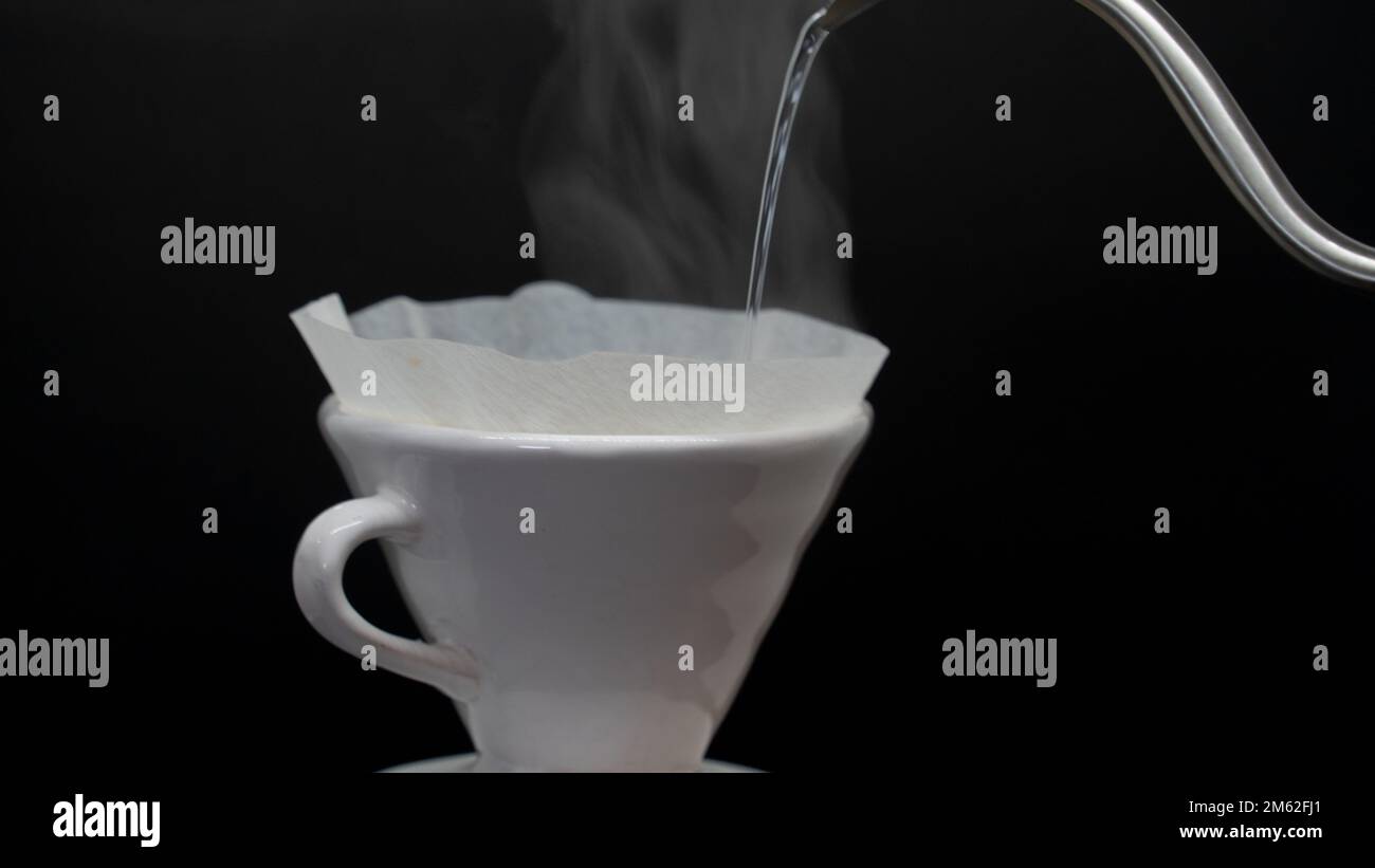 tasse de café sur fond noir. photo avec place pour le texte. Excellent café turc et arabe Banque D'Images